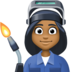 Facebook上的工厂女人：中深色肤色emoji表情