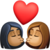 Facebook上的亲吻: 女人女人中等-深肤色中等肤色emoji表情
