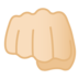安卓系统里的迎面而来的拳头：浅肤色emoji表情