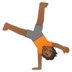 安卓系统里的侧手翻的人：中等深色肤色emoji表情