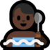 Windows系统里的潮湿房间里的男人：深色肤色emoji表情