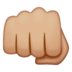 WhatsApp里的迎面而来的拳头：中浅肤色emoji表情