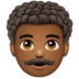 WhatsApp里的男士：中深色肤色，卷发emoji表情