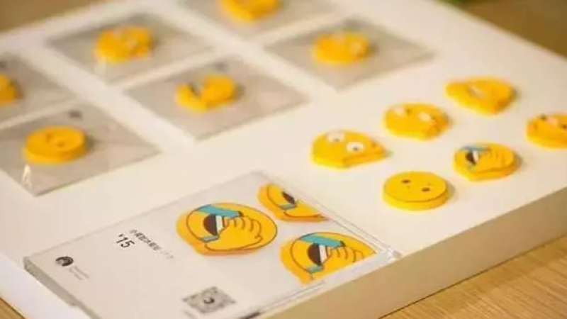 每天被使用60亿次的emjio，是怎么玩跨界设计的？