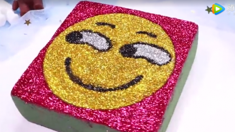 见过用花泥做的emoji表情吗？一按下去全是水，声音太舒适了
